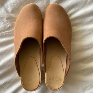 Bryr Mid-Heel Clog in Clay (Size 8)